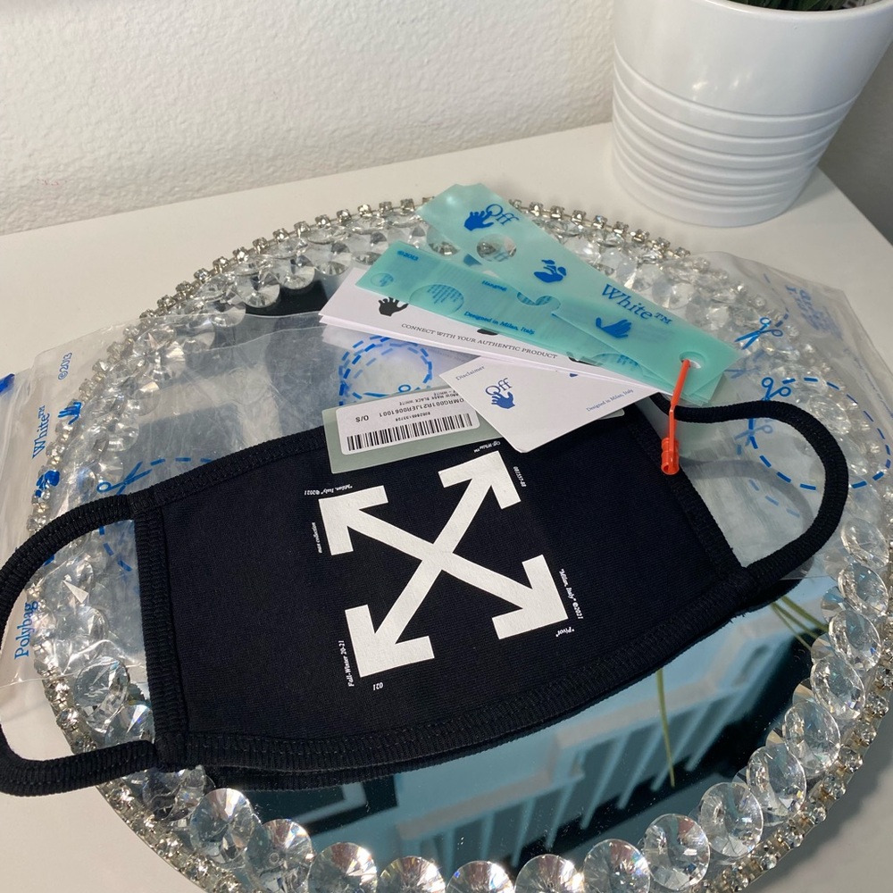 NWT Off-White Iconic Branded Mask